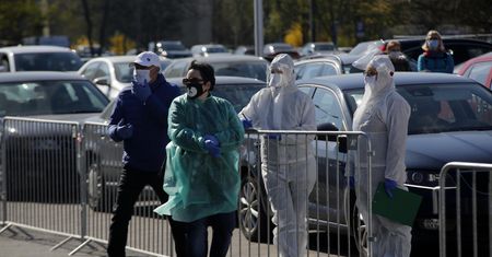 Koronawirus w Polsce. Rząd przedłuża kwarantannę dla przekraczających granicę. Zmiany w obostrzeniach
