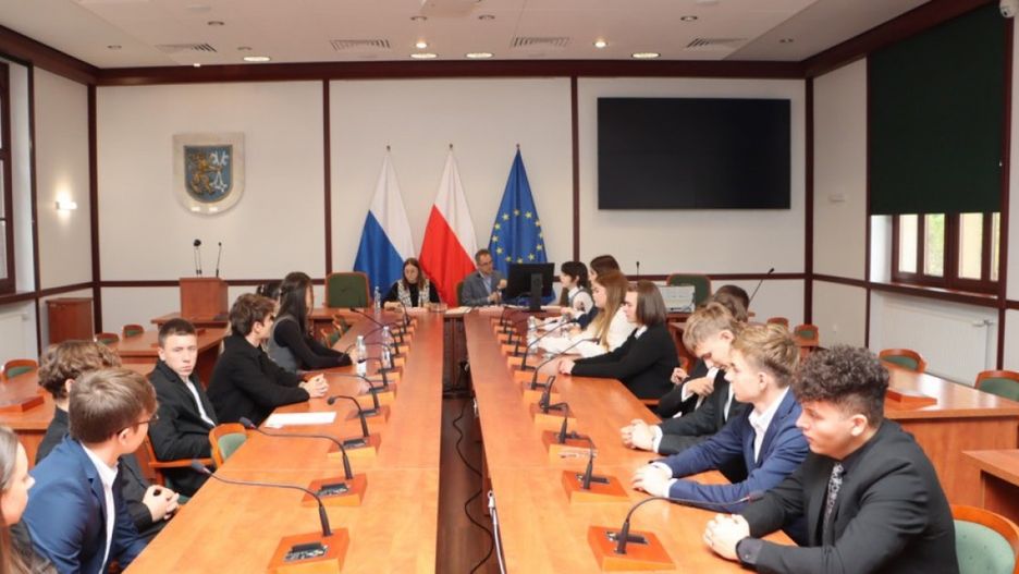 Sesja Młodzieżowej Rady Miejskiej (źródło: UM Legnica)