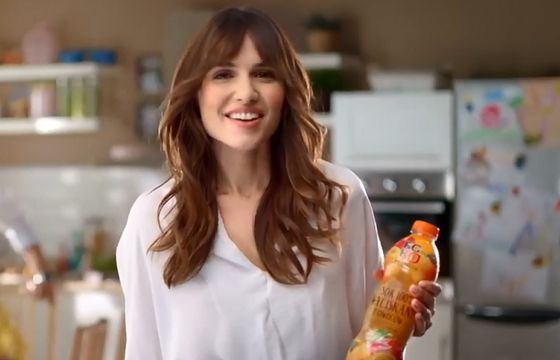 Marta Żmuda-Trzebiatowska reklamuje soki Roko Premium (wideo)