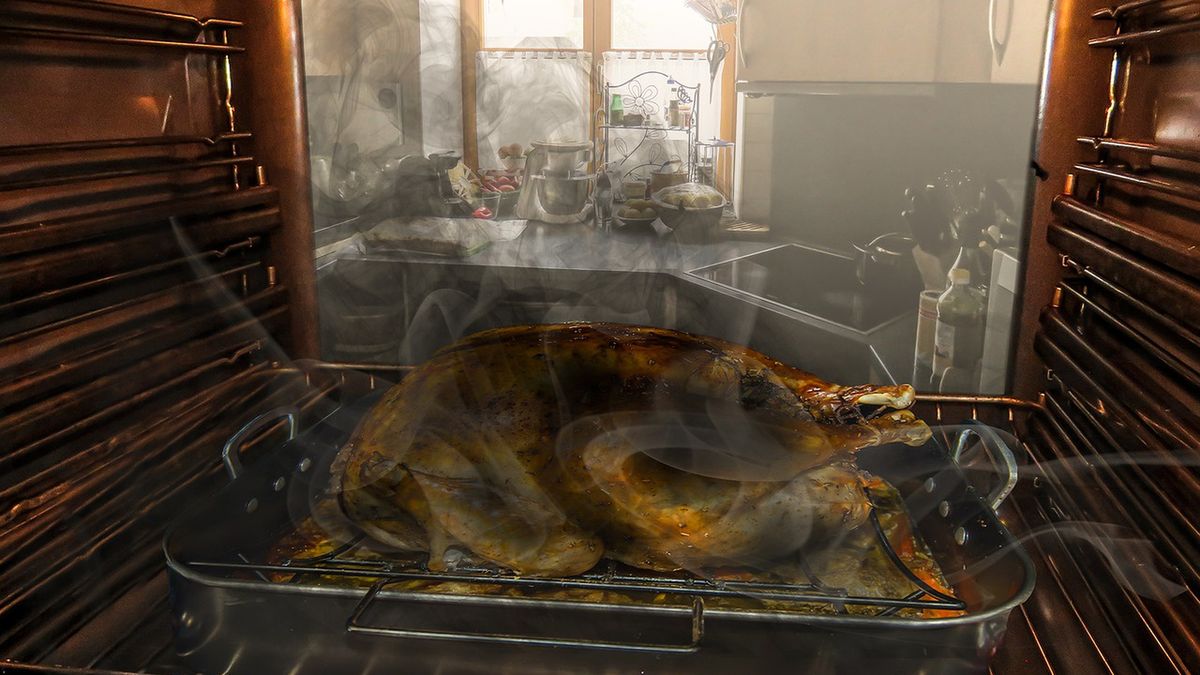 Trik na czyszczenie piekarnika. Jeden tajemny produkt wystarczy