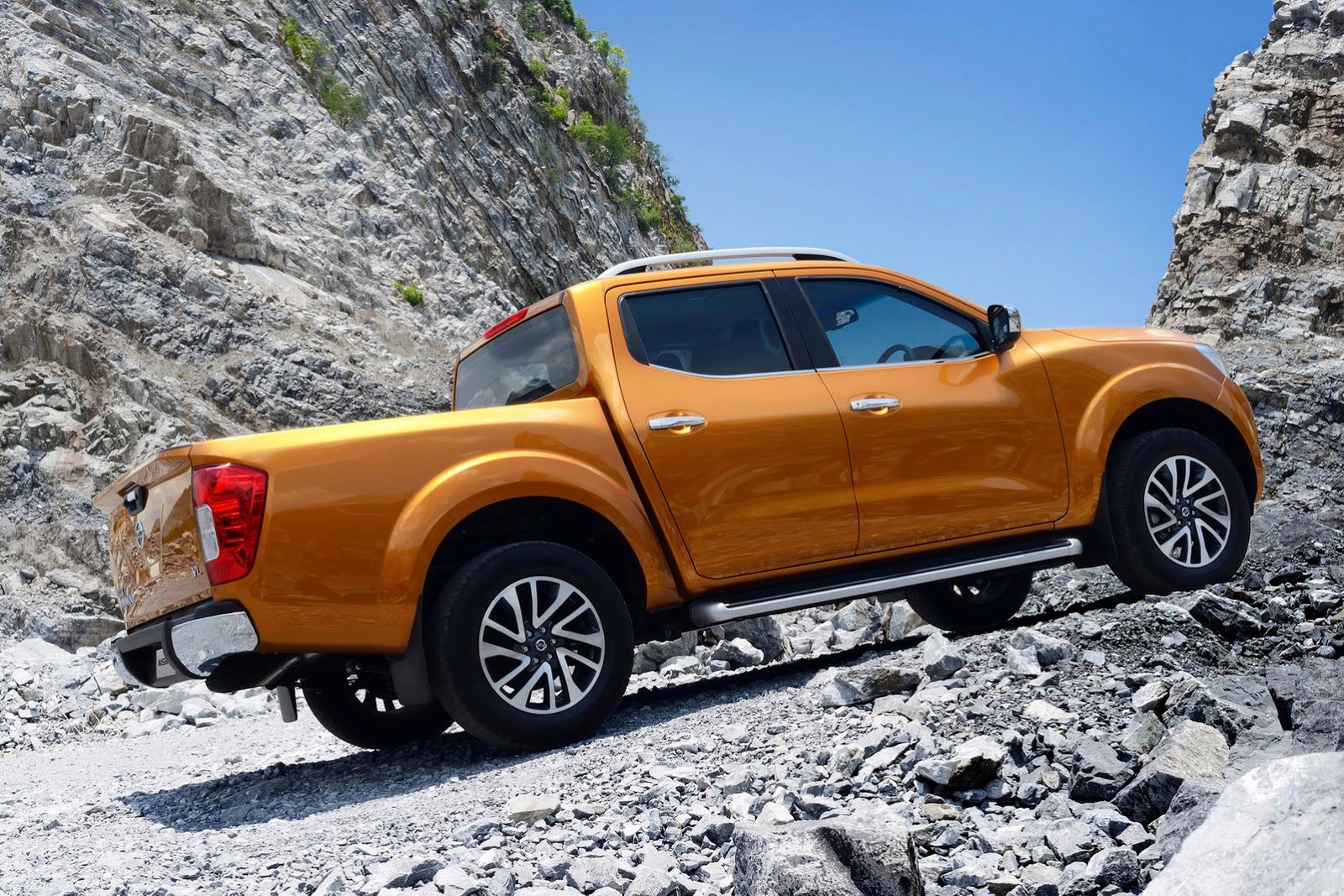 Nowy Nissan Navara - obszerna galeria producenta 31
