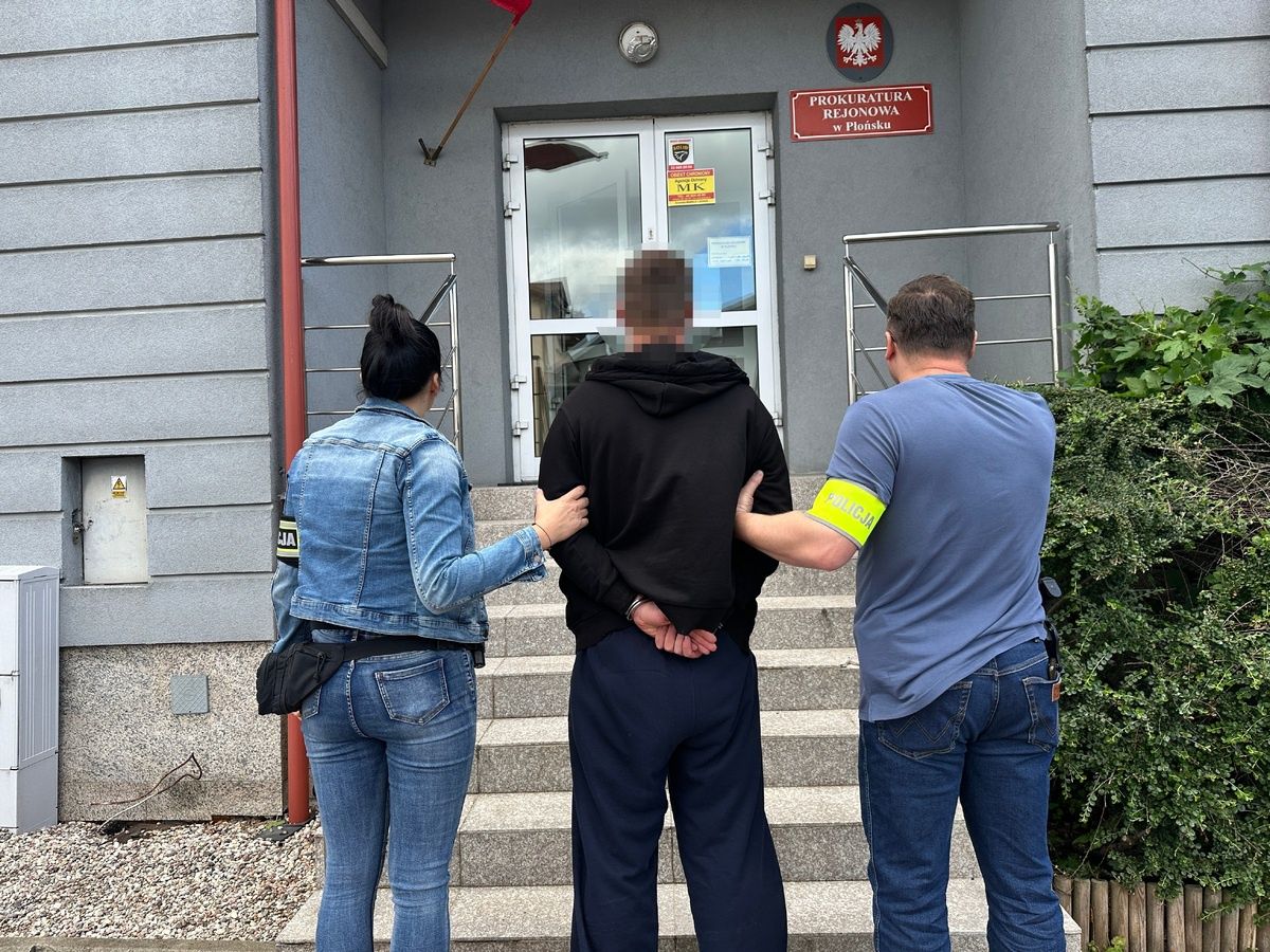 Płońsk. Narkotyki ukrył pod obudową telewizora w lesie. 22-latek zatrzymany przez policję