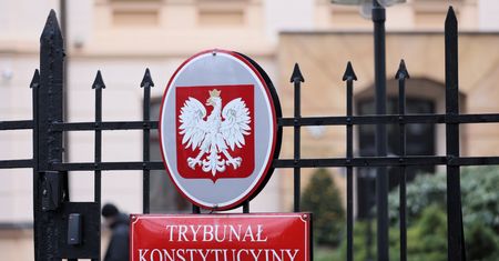 Senator zaniepokojony. "Konstytucja to nie karta menu".