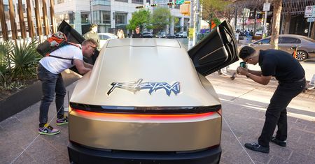 Tesla Cybercab zauważony w Austin. Robotaxi szykuje się na 3 września