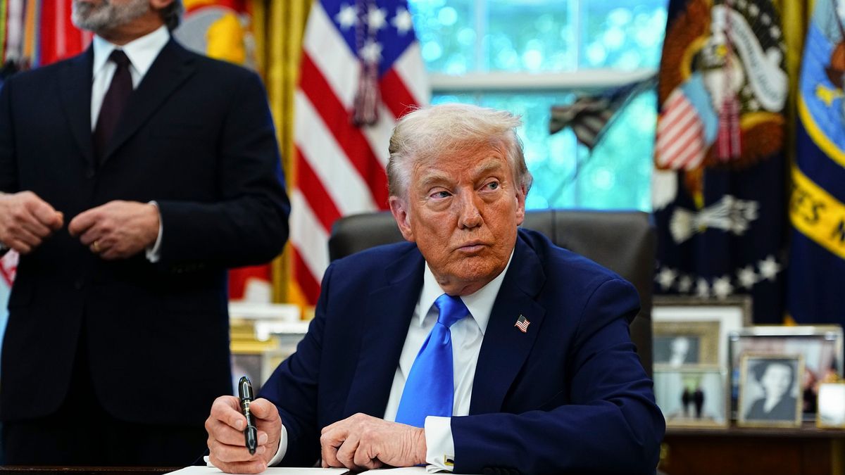 Giganci reagują na ruch Trumpa. Zalecają pracownikom niewyjeżdżanie z kraju