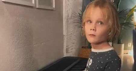 Pięciolatek usiadł do pianina. Nagranie małego geniusza to hit sieci