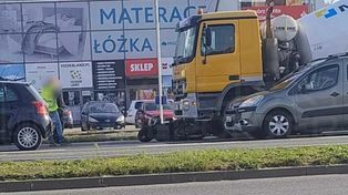 Ząbki: Zderzenie skutera z betoniarką. Jedna osoba w szpitalu