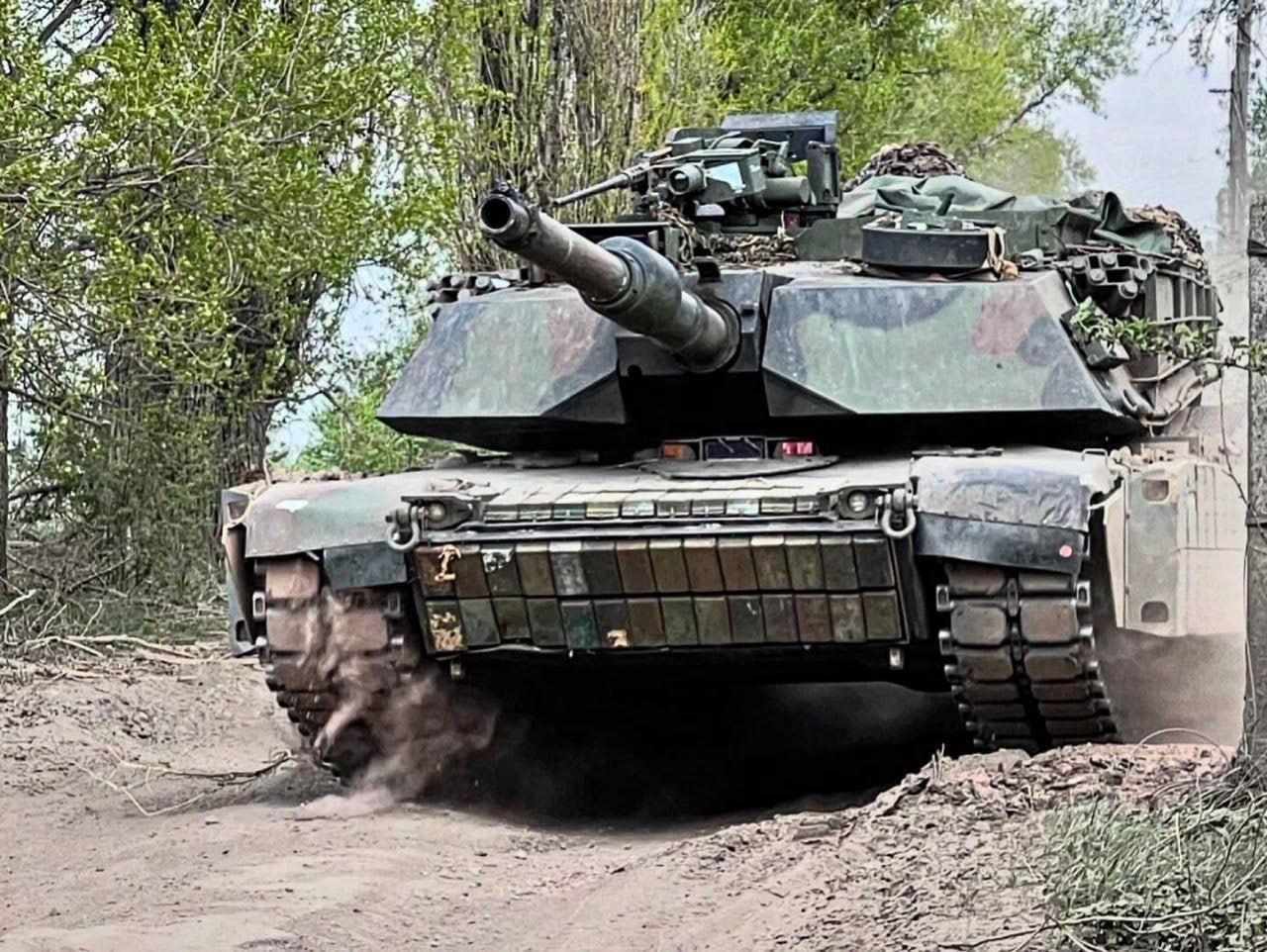 Ukraiński Abrams M1A1SA z pancerzem reaktywnym Kontakt-1