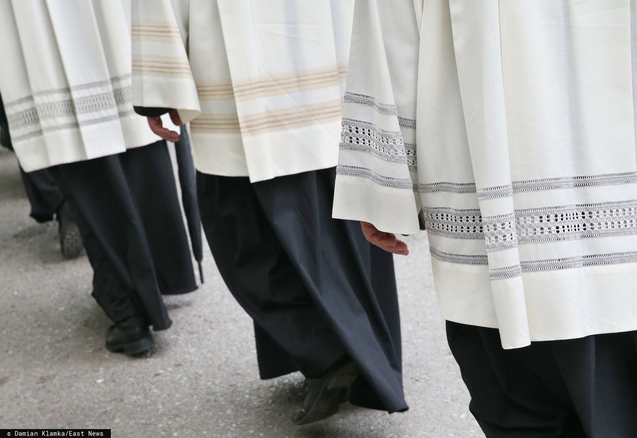 Ksiądz z zarzutami molestowania chodził po kolędzie. Kuria reaguje