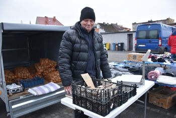 Sławno: Niedziela handlowa na targowisku rolniczym bije rekordy popularności. Zdjęcia