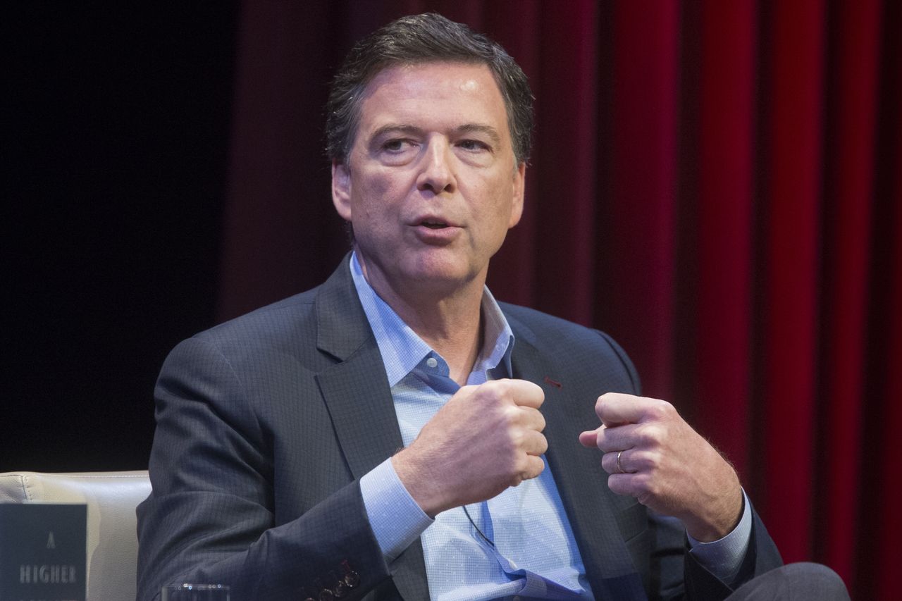 Były dyrektor FBI sam zgłasza się do służb. W tle zarzuty ws. Donalda Trumpa