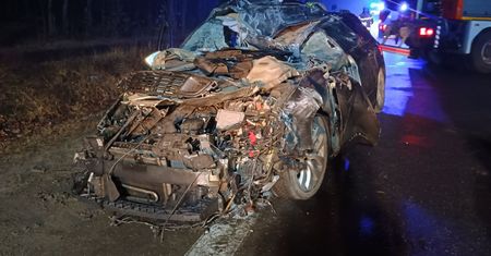 Przerażający wypadek. Z samochodu prawie nic nie zostało