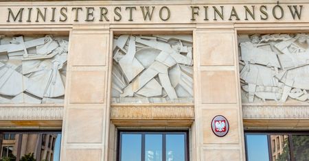 Rośnie zadłużenie poza budżetem. Resort finansów podał dane