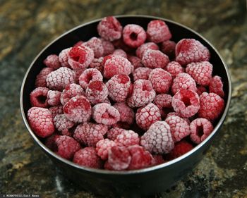 Kupiłeś te maliny? Natychmiast je wyrzuć. Są skażone Salmonellą