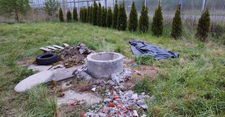Tragiczna śmierć. Kobieta wpadła do szamba