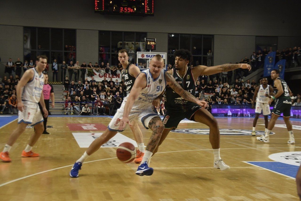 Podczas spotkania z koszykarzami Górnika Zamek Książ będzie można kupić sobie koszulką, taką w jakiej oni grają