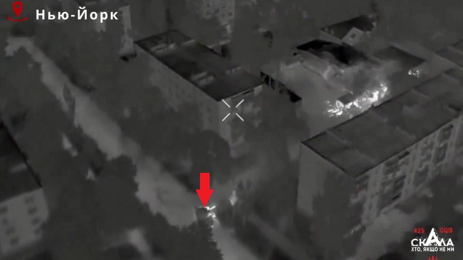 Ukraiński bwp M2A2 Bradley ODS strzelający do Rosjan w Nowym Jorku. 