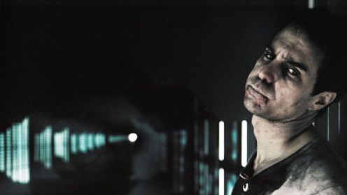 Zdjęcia i plakat thrillera sci-fi Moon 1