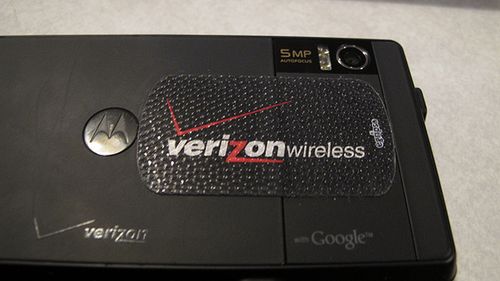 Poluzowana klapka na baterię? Zaklej taśmą 1