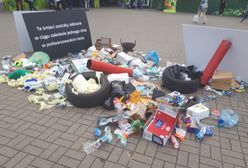 Warszawa. Ktoś wysypał górę śmieci w centrum stolicy