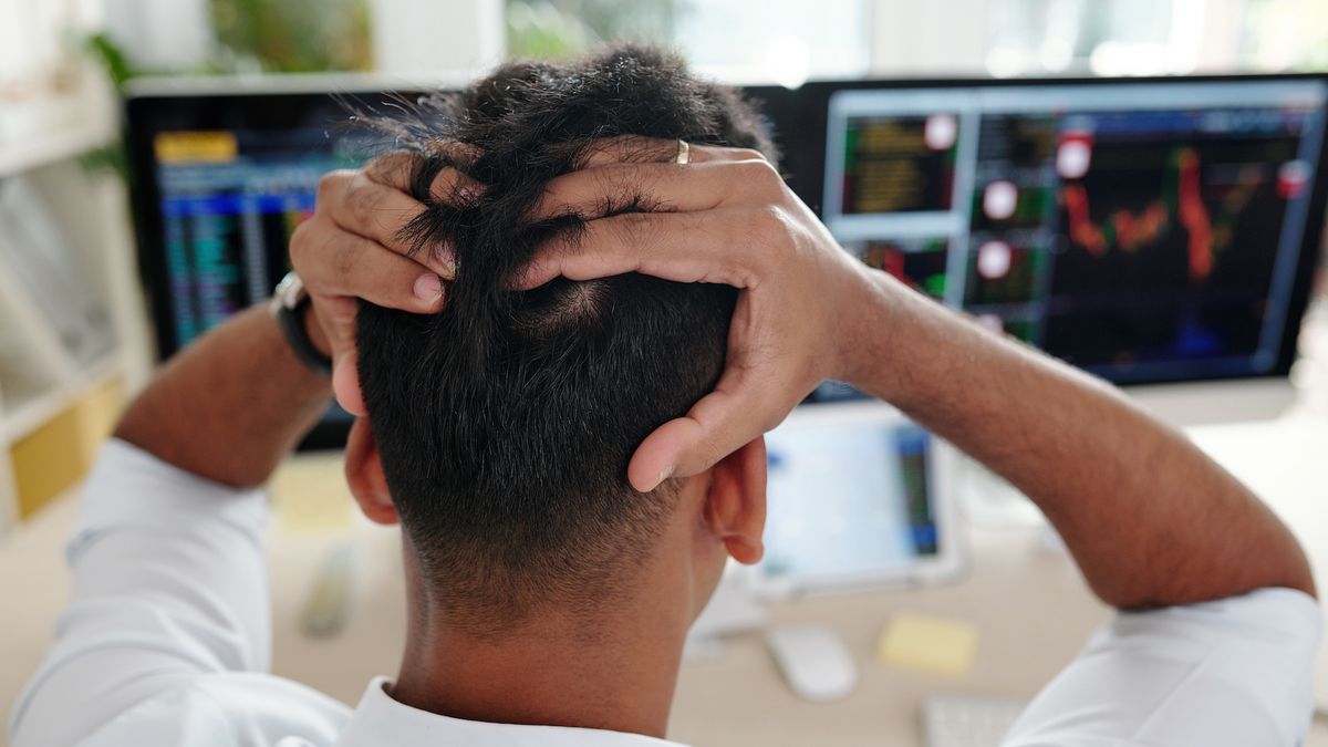 Naturalne jest, że raz inwestycja zyskuje, a raz traci, bo rynek jest zmienny. Dlatego też oswojenie emocji powinno być celem, do którego warto dążyć, co jest niezwykle trudne. Impulsywne poddawanie się emocjom nie służy inwestowaniu. 