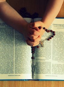 Lekcje religii coraz mniej popularne. Uczniów brak