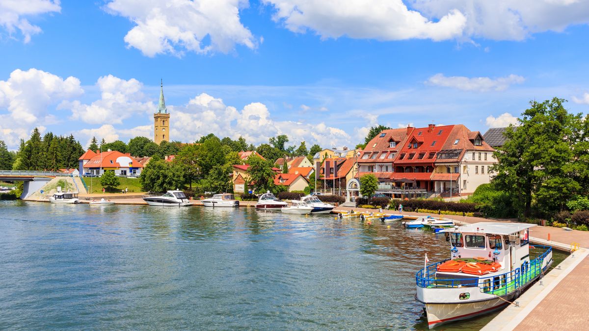 Nowy hotel w Mikołajkach. Mieszkańcy boją się o krajobraz