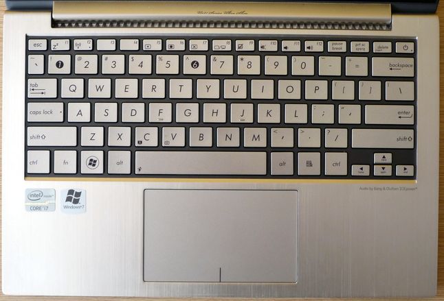 Asus Zenbook UX21E - klawiatura i touchpad