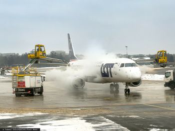 Wywieźli prawie 20 tys. ton śniegu z Lotniska Chopina. To koniec "zimy dziesięciolecia"