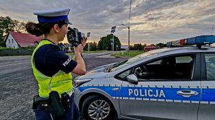 18-letni mieszkaniec powiatu pleszewskiego długo nie nacieszył się prawem jazdy. Słono zapłacił za zbyt „ciężką nogę”