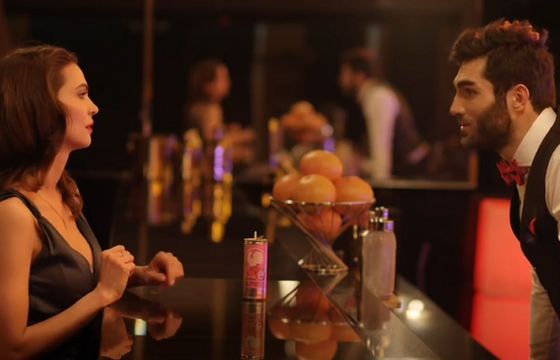 CreativeHarder tłumaczy reklamy piwa Cornelius: kogut jest wielkomiejski, „pociągnij” bez dwuznaczności (wideo)