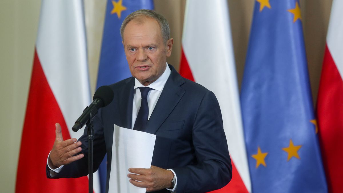 Donald Tusk
Bia�ystok, 10.06.2024. Premier Donald Tusk podczas konferencji prasowej po zako�czeniu wyjazdowego posiedzenia rz�du w Bia�ymstoku, 10 bm. Szef rz�du poinformowa� o  przyj�ciu uchwa�y, kt�rej konsekwencj� praktyczn� jest rozporz�dzenie MSWiA o utworzeniu strefy buforowej przy granicy z Bia�orusi�. (amb) PAP/Artur Reszko
Artur Reszko
Donald Tusk, konferencja, posiedzenie rz�du, rada ministr�w, wyjazdowe