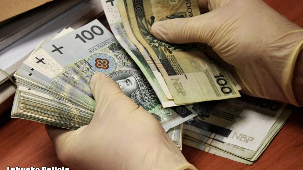  Senior stracił 250 tys. zł 