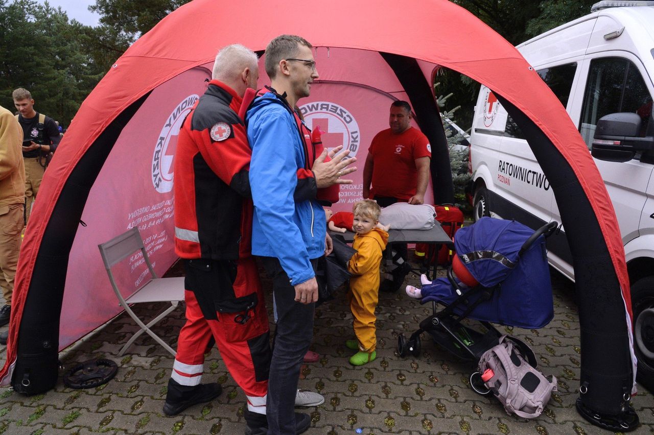 Bolechowo: Kąpiel w pianie i plecak ewakuacyjny. Piknik "Bezpieczni w powiecie poznańskim"