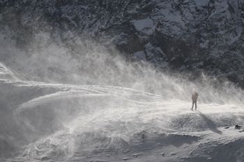 Niebezpiecznie w górach. TOPR ostrzega. Trzeci stopień zagrożenia lawinowego