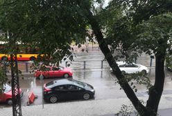 Pogoda. Gdzie jest burza? Gwałtowna ulewa w Warszawie i okolicach. IMGW ostrzega: burze z gradem w 12 regionach