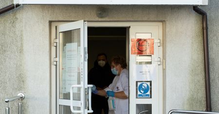 5 zł po wizycie u lekarza? Taki "tip" miałby poprawić funkcjonowanie szpitali