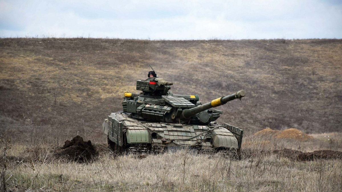 DONBASS, UKRAINE - APRIL 18: (----EDITORIAL USE ONLY â MANDATORY CREDIT - "ARMED FORCES OF UKRAINE / HANDOUT" - NO MARKETING NO ADVERTISING CAMPAIGNS - DISTRIBUTED AS A SERVICE TO CLIENTS----) Ukrainian army conduct a drill with military tanks while military activity continues in the Donbas region, Ukraine on April 18, 2021. (Photo by Armed Forces of Ukraine/Anadolu Agency via Getty Images)