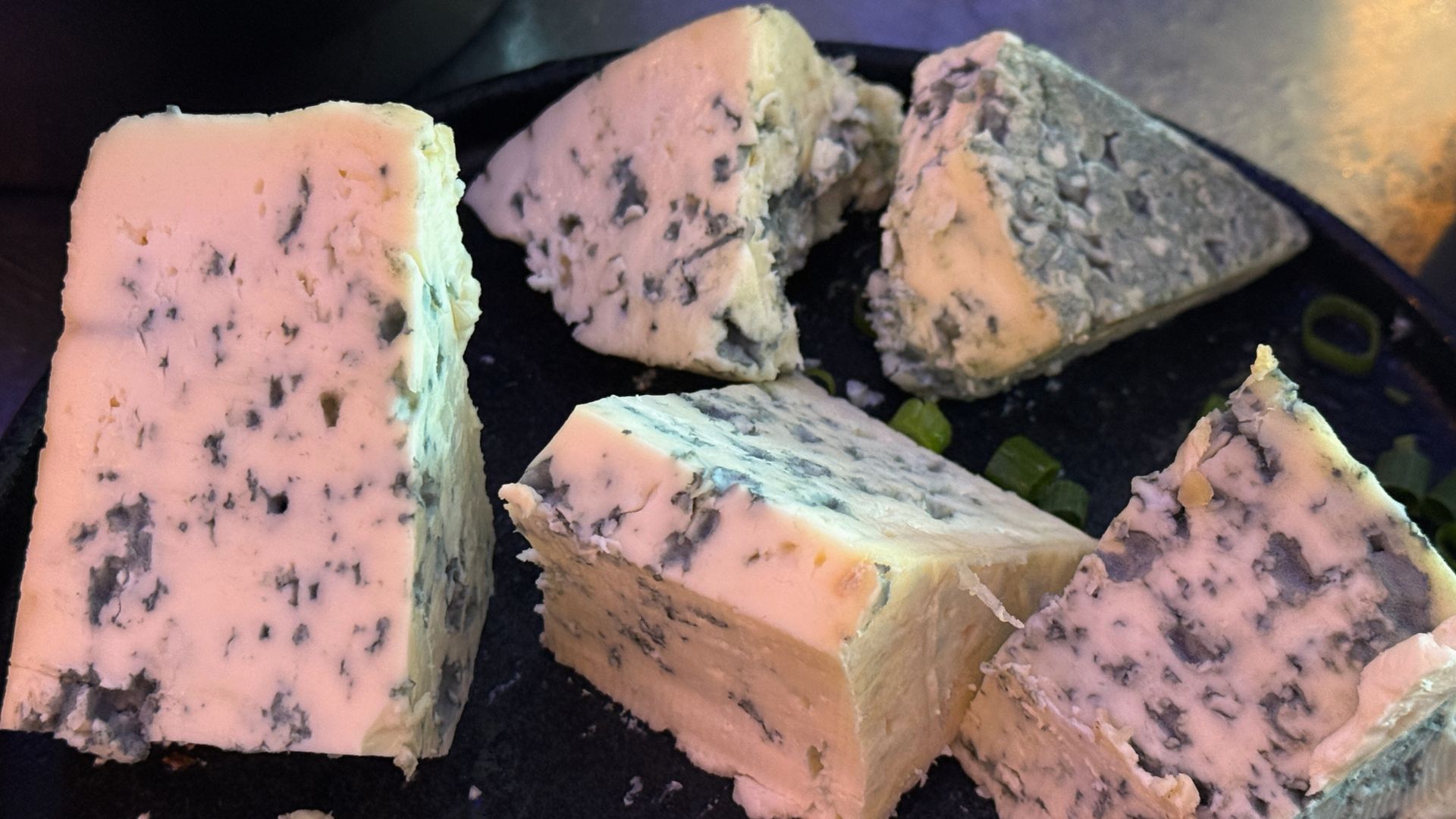 Gorgonzola może być częścią zbilansowanej diety, o ile spożywana jest z umiarem.