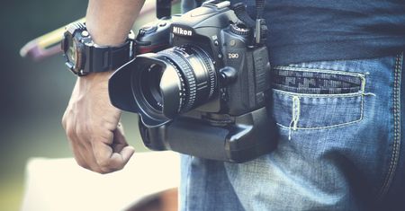 Producenci lustrzanek ani myślą chronić fotoreporterów. Lepiej sięgnąć po iPhone'a?