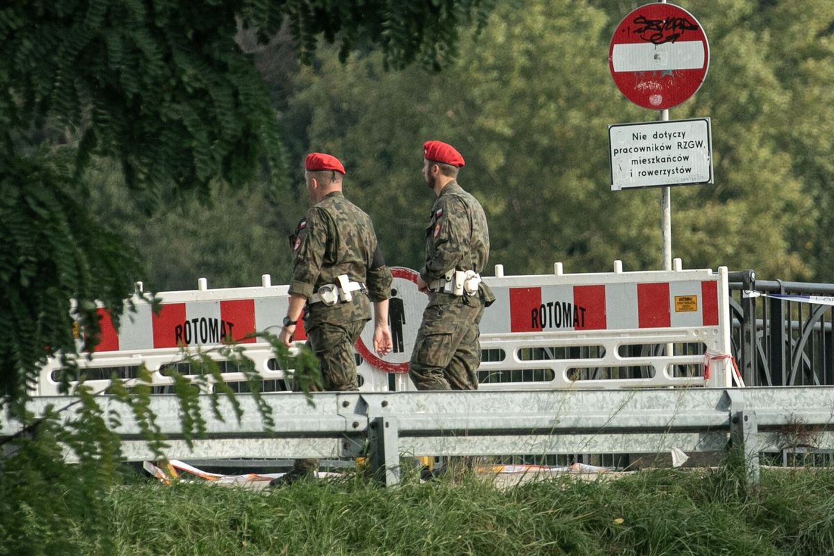 lasy państwowe, powódź, powodzie w polsce Na terenach powodziowych zakaz wstępu do lasu. Drzewa przewraca podmuch wiatru