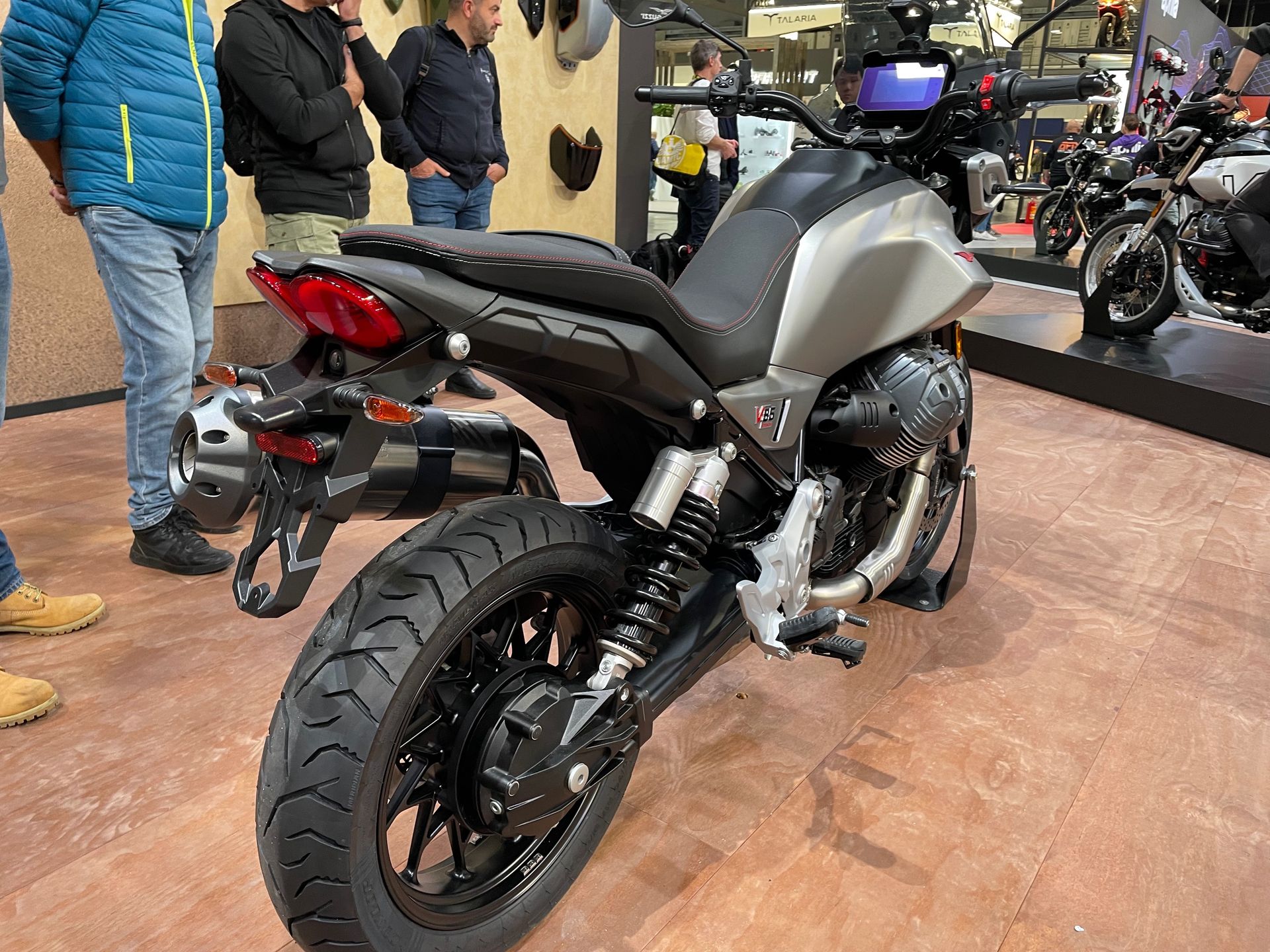 Moto Guzzi V85 Strada