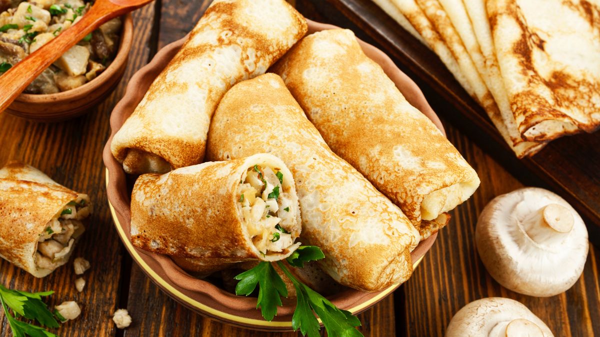 Naleśniki z farszem pieczarkowo-serowym