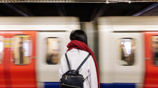 Na tej stacji metra co roku pojawia się duch. To kobieta, która upadła i została porażona prądem