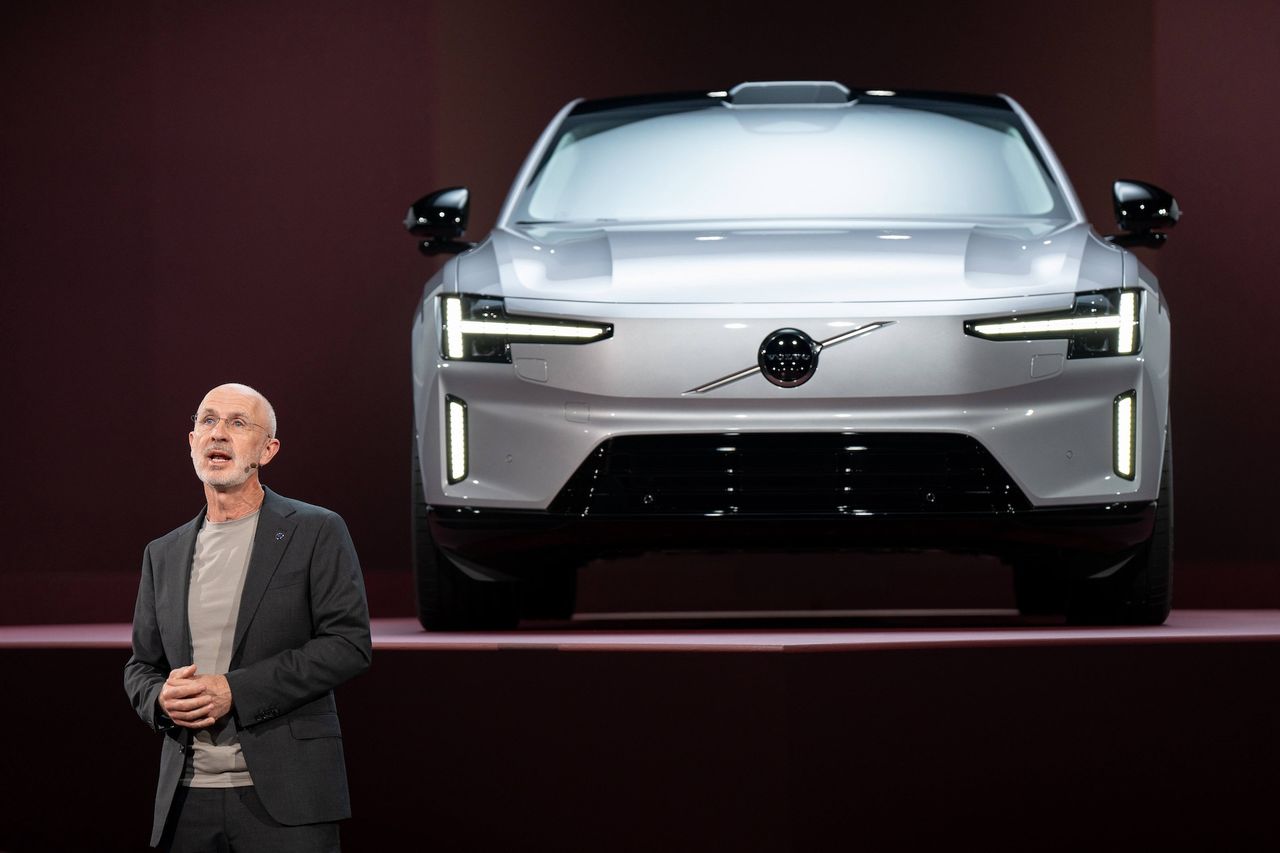 Jim Rowan podczas prezentacji Volvo ES90 (2025)
