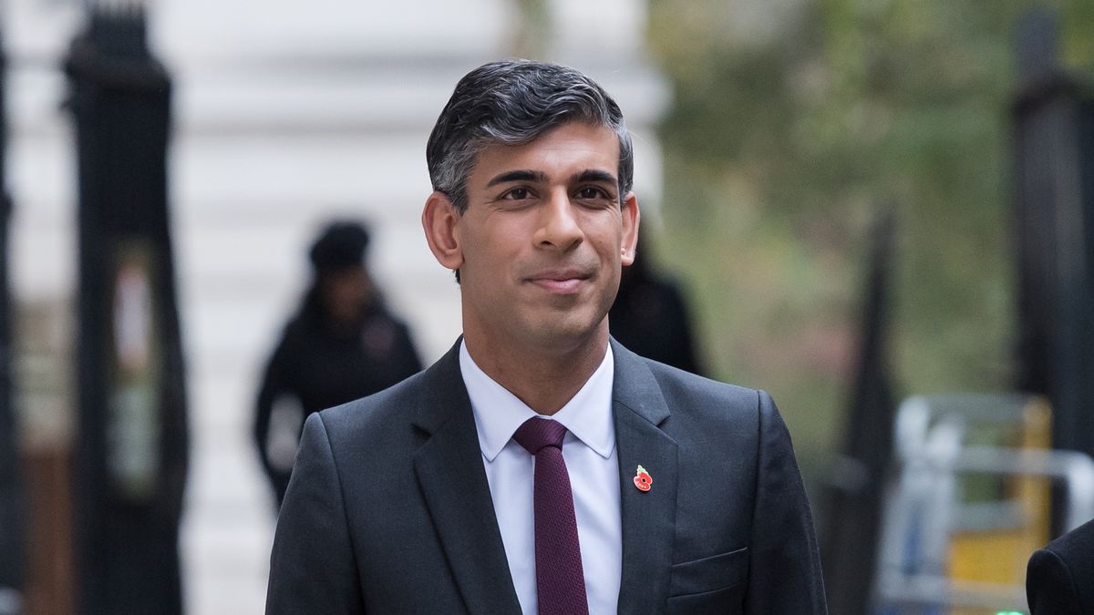 LONDON, UNITED KINGDOM - NOVEMBER 10, 2024: Former Prime Minister Rishi Sunak walks through Downing Street to attend the annual National Service of Remembrance at the Cenotaph in London, United Kingdom on November 10, 2024. (Photo credit should read Wiktor Szymanowicz/Future Publishing via Getty Images)