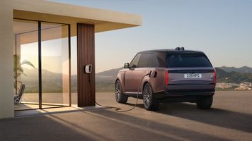 Range Rover Electric oficjalnie. Ma niezły zasięg i waży tyle, co hybryda