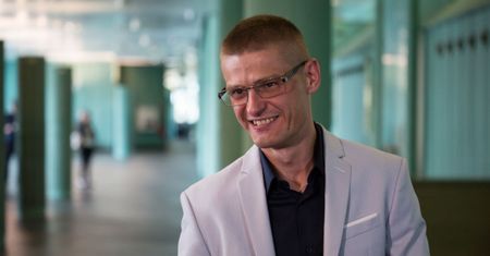 Tomasz Komenda pomagał powstańcom. Teraz odbywa domową kwarantannę
