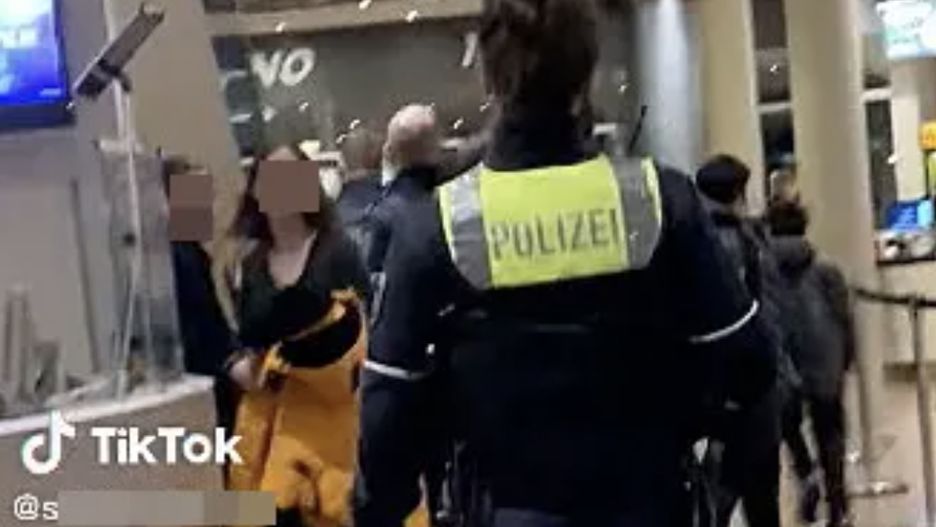 Użytkownicy popularnej aplikacji  prześcigają się w różnych akcjach, które nagrywają i przekazują w sieci. Tym razem chodzi o urządzenie takiej zadymy w kinie, by doszlo do zerwania seansu