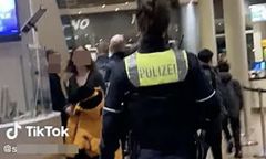 Zamieszki w Niemczech. Niebezpieczny trend tiktokowy doprowadza do zadym